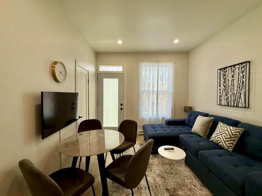 Comfy 2BR in Montreal - Perfect for Families! - Image 1