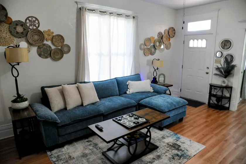 Walkable & Cozy for 6, Fire Pit & Grill, Dogs OK - Image 1