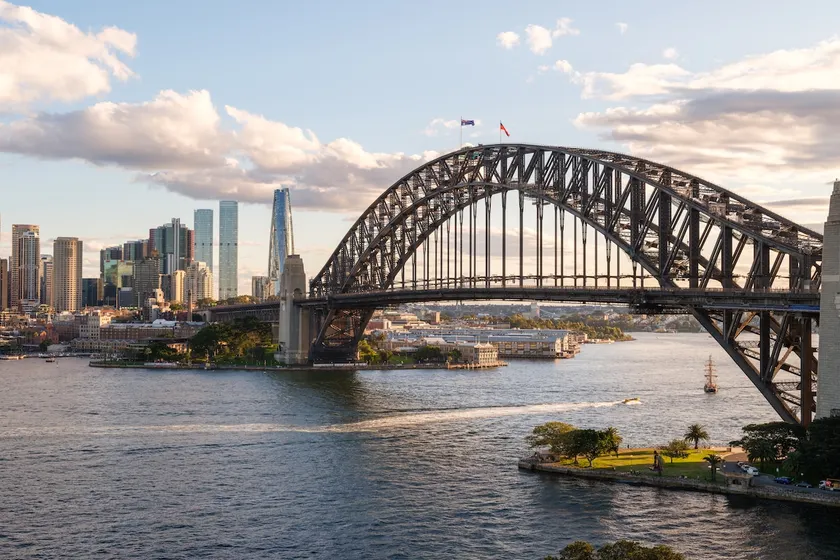 Stunning Harbour View Modern Retreat in Kirribilli - Image 1