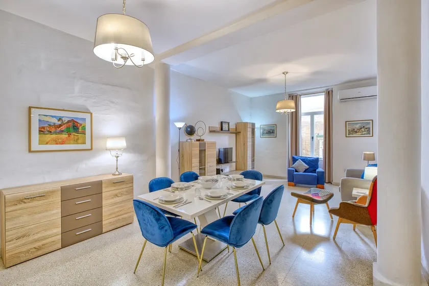 Spacious 3 Bedroom Stay in Historic Valletta - Image 1