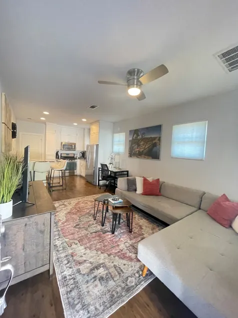 2/1 Sleeps 6 in Central Austin.  Great for Football Games, SxSW, ACL, Formula 1 - Image 1