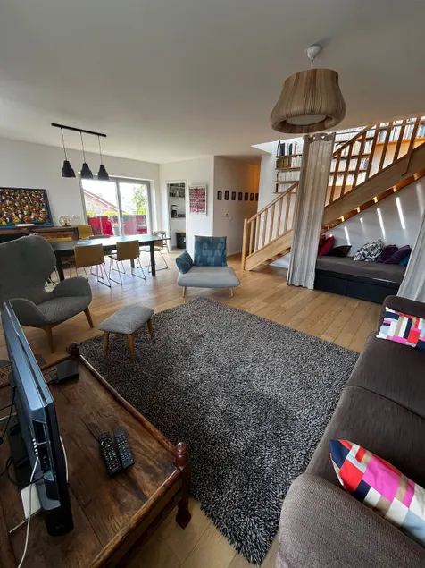 Stylish 100 m² w/ Rooftop, Gateway to Paris - Image 1
