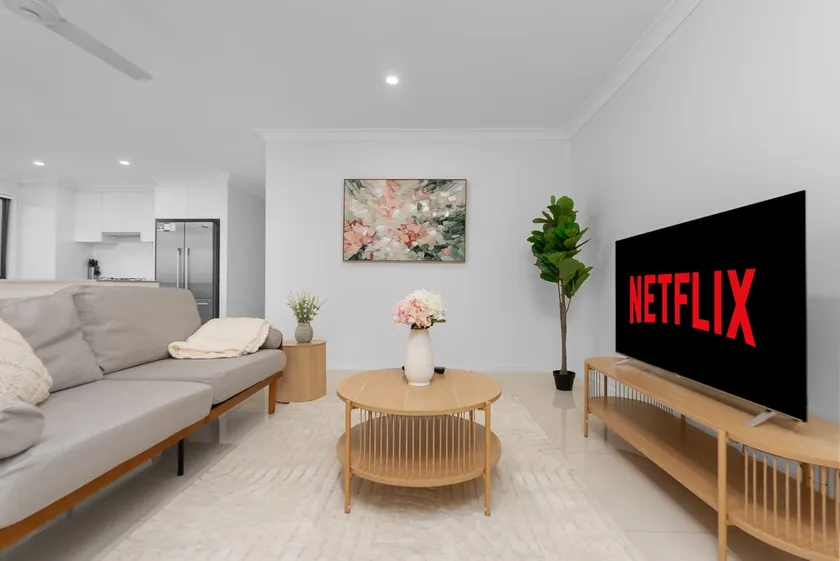 Whispering Pines - Stylish 3BR Duplex close to M1 - Image 1