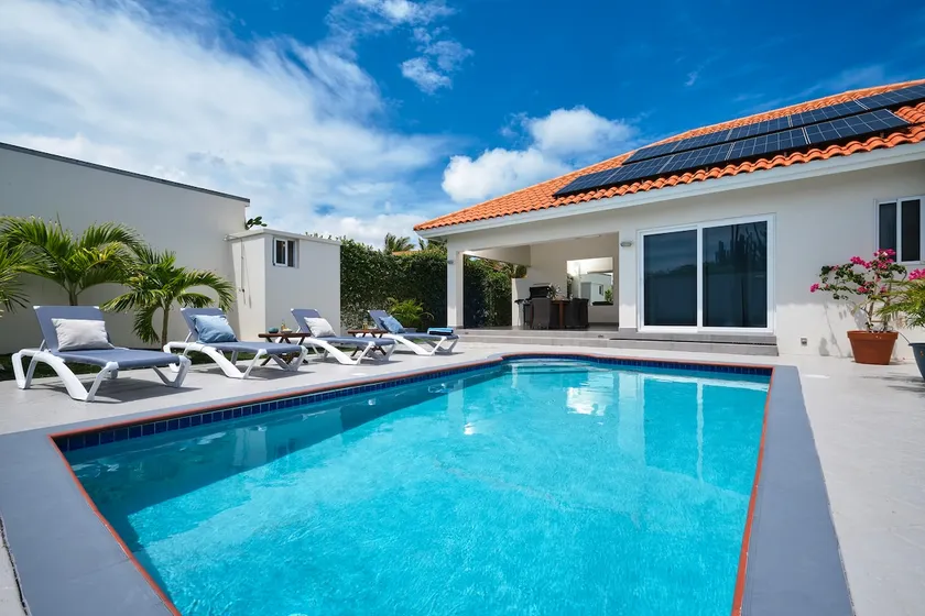 Amazing 9 GUEST Family Home - private pool - Image 1
