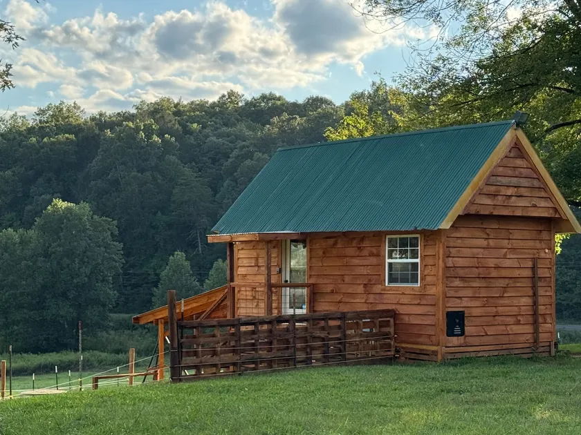 Sawyer's Loft: Tiny House, Cycling & Hiker's Haven - Image 1