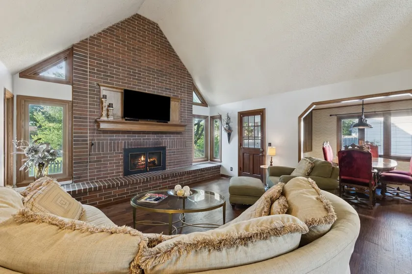 Spacious Getaway with Pool Table and Fire Pit - Image 1