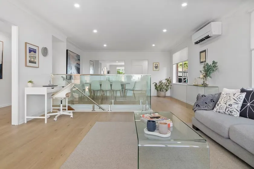 Hillview - Walk to City & Beach - Free Parking - Image 1