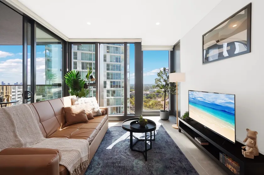 AccorView Luxury 1BR Suite Pool Gym Parking - Image 1