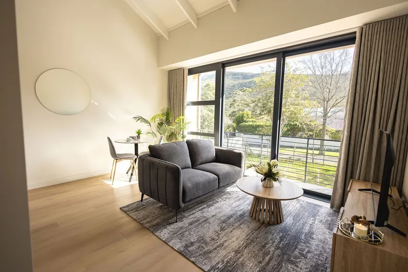Two Horizons Apartment 6 - Image 1