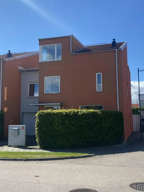 Large house with pool in Mariastaden - Image 1