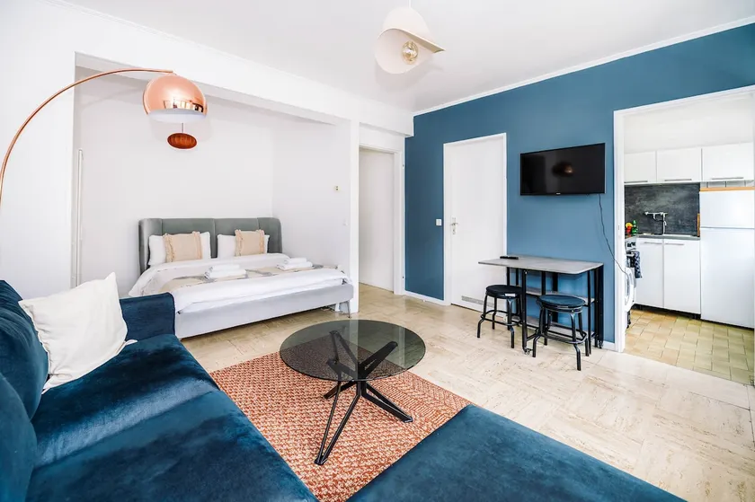 Lux Gare Studio – sleeps 4 - Image 1