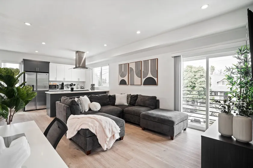 Lovely 4BR/4.5BTH LA Home near DTLA, USC, Crypto - Image 1