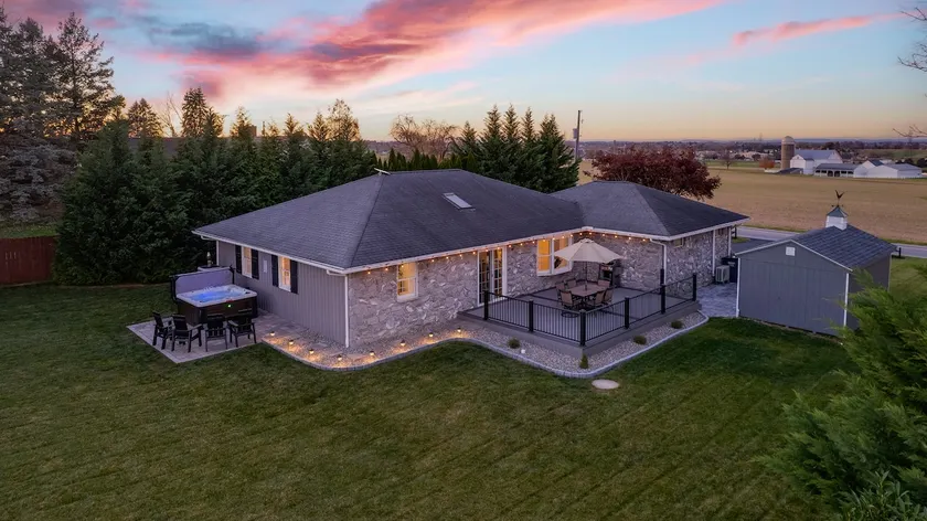 Peaceful Amish Farmview:4BR W/Hottub~Firepit~Views - Image 1