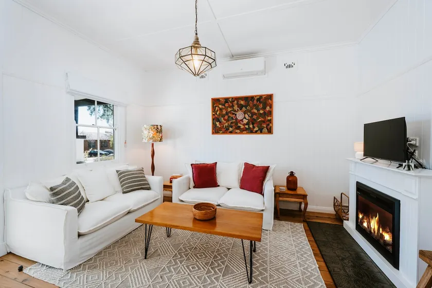 Mygoura Cottage—Charming Country Living in Town - Image 1