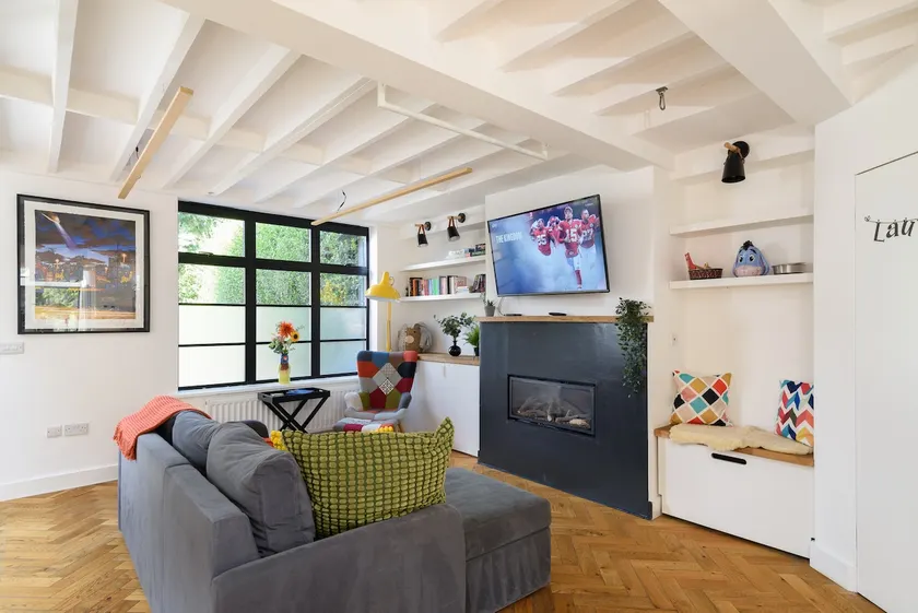 Spacious 4 Bedroom House by Oxford Train Station - Image 1