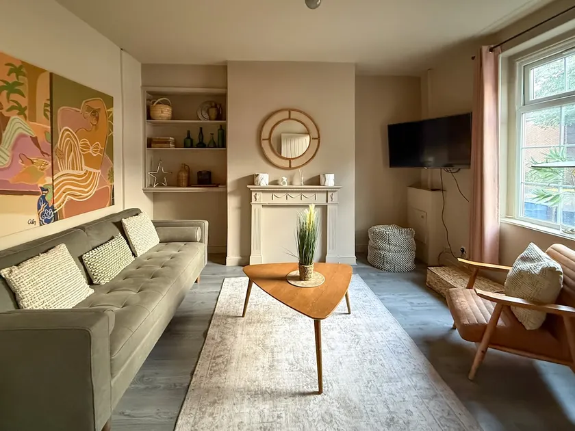 #59 Spacious 2BR near City Centre | Free WiFi - Image 1