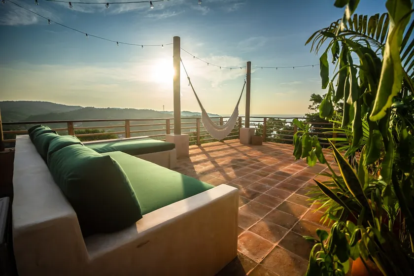 Ocean Views w/ Rooftop Lounge - Image 1