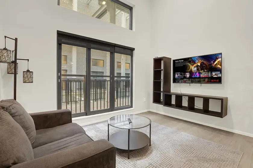 Dwntn~Near Stadiums~Gym~Rooftop Retreat~Dogs OK - Image 1
