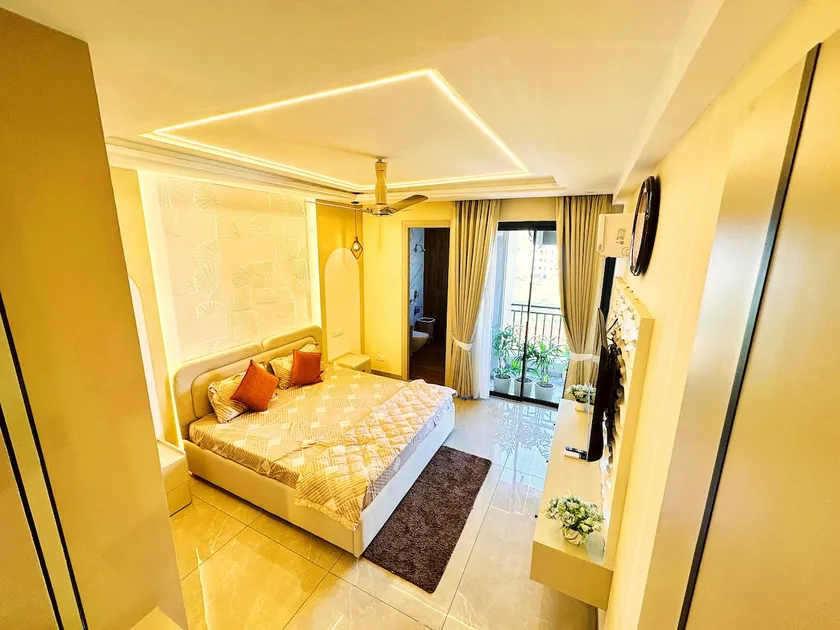 Luxe 2BHK | AC-Cafes-Ntflix-Kitchen-Balc | Nr Airport - Image 1