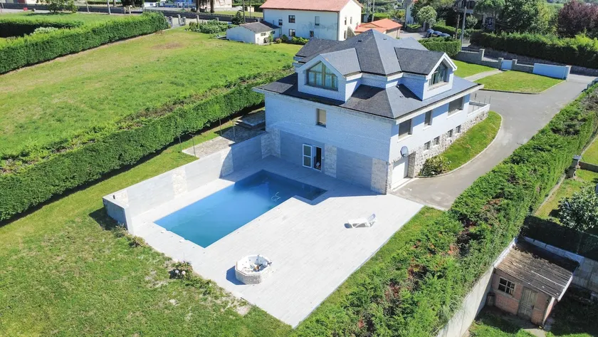 Villa Santander | Pool | Jacuzzi | BBQ | Wifi - Image 1