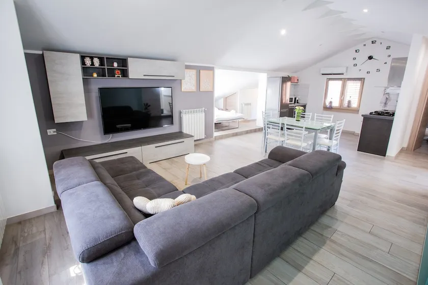 Attic in the center - within walking distance of Lake Maggiore - Image 1