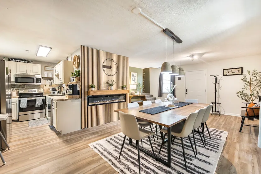 Charming Farmhouse Getaway 8 Beds - Image 1
