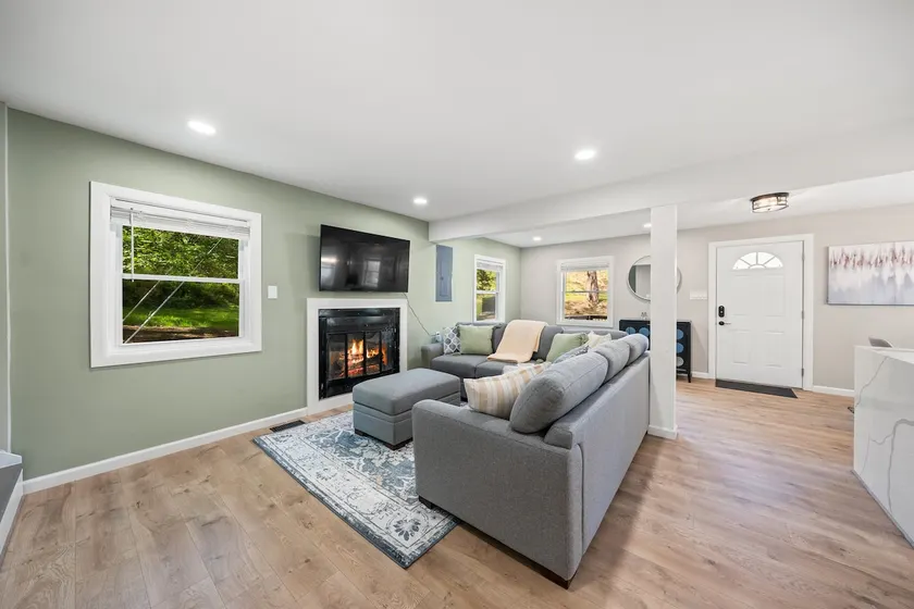 Charming Stay Near Tysons | Spacious & Private - Image 1