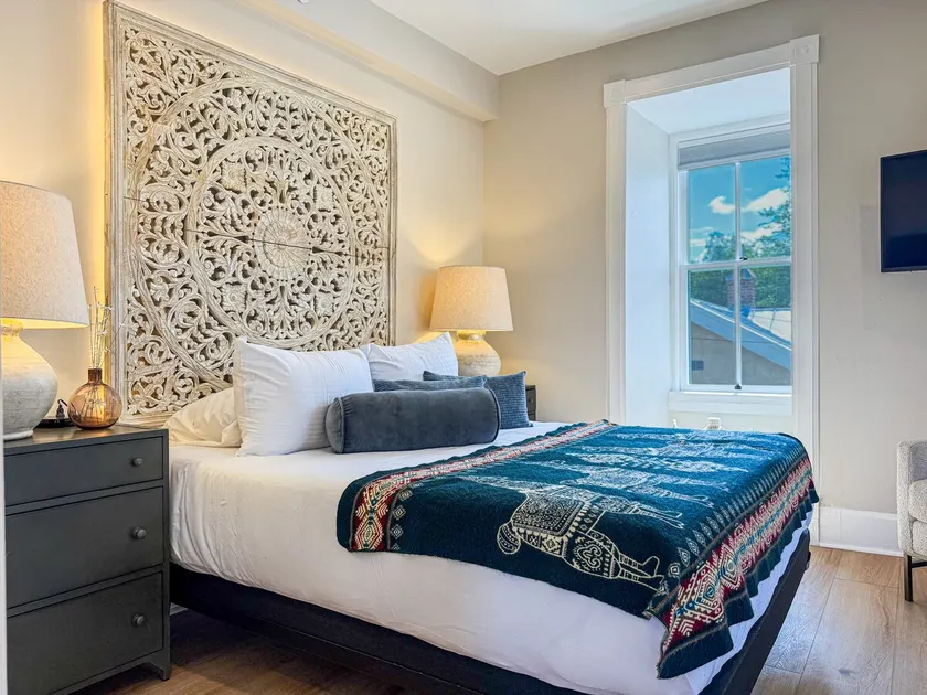 Globe Mallow Suite- Prime Location- Railyard Arts - Image 1