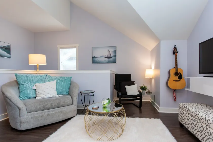 Cozy Sunrise 1BR Suite - Image 1