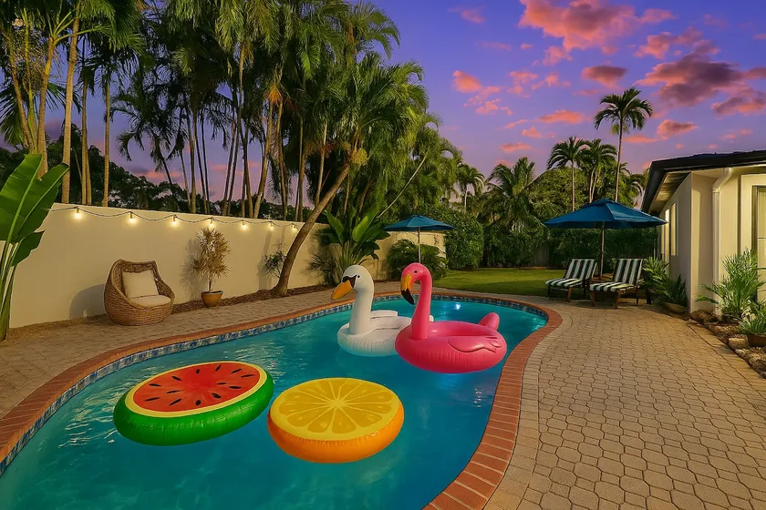 [TRENDlNG NOW] 4BR Pool Villa | Near Beach+Arcades - Image 1