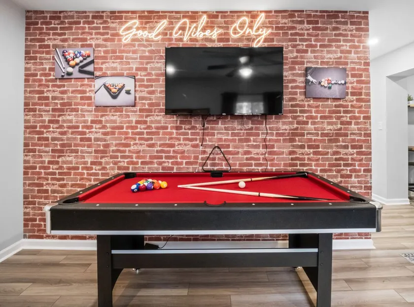 Hot Tub · Game Room ·Fire Pit · Egg Chairs ·for 14 - Image 1