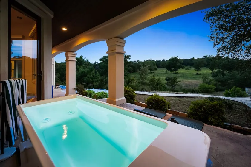 NEW Views, Cold Plunge, Sauna, Fire Pit, 10 acres - Image 1