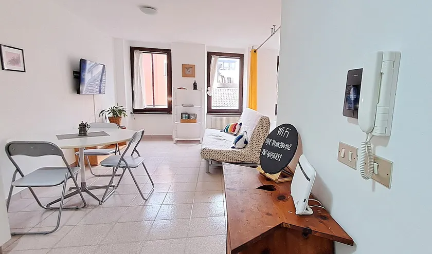 Quiet & Central | Convenient for the Duomo, Castello, and MuSe - Image 1