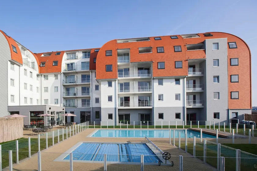 Heated outdoor and indoor pool - Image 1