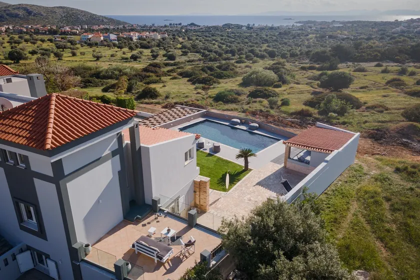 LaGon Luxury Villa - Image 1