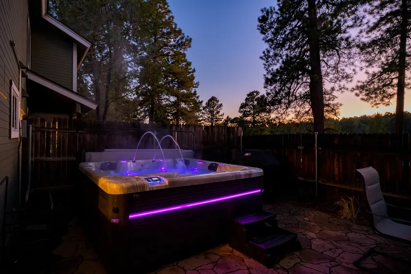 Elegant Urban Jewel with Zen Backyard and HOT TUB - Image 1
