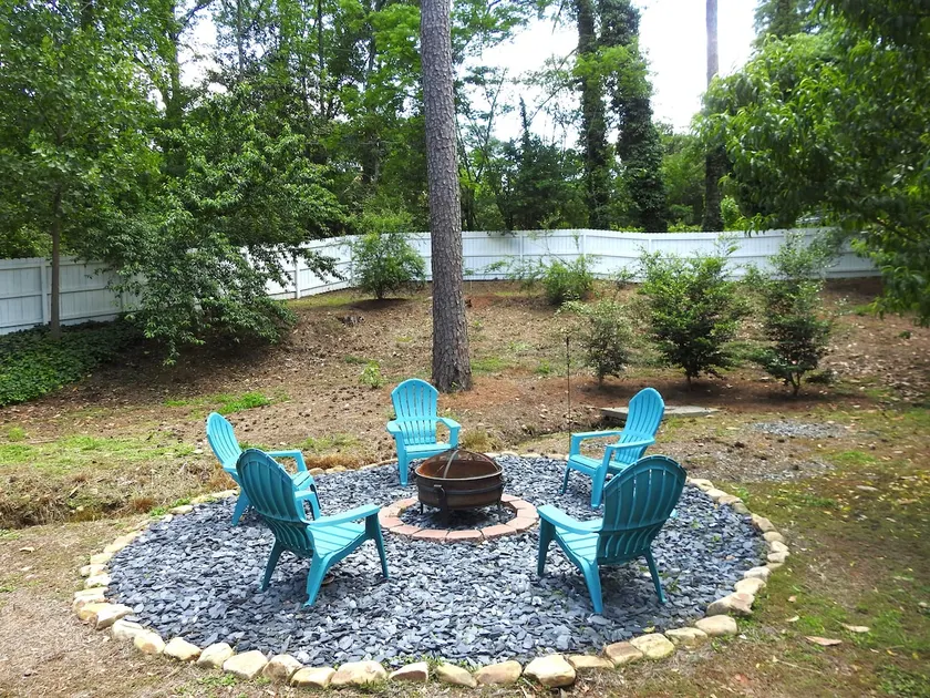 Stylish Retreat | Fire Pit | Porch - Image 1