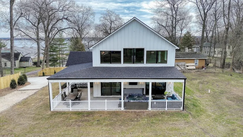 Delavan Lake Retreat HotTub Pvt Pickleball Ct - Image 1