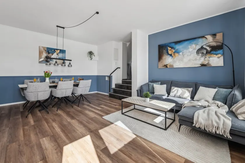 Luxurious townhouse with 2 parking spaces - Image 1