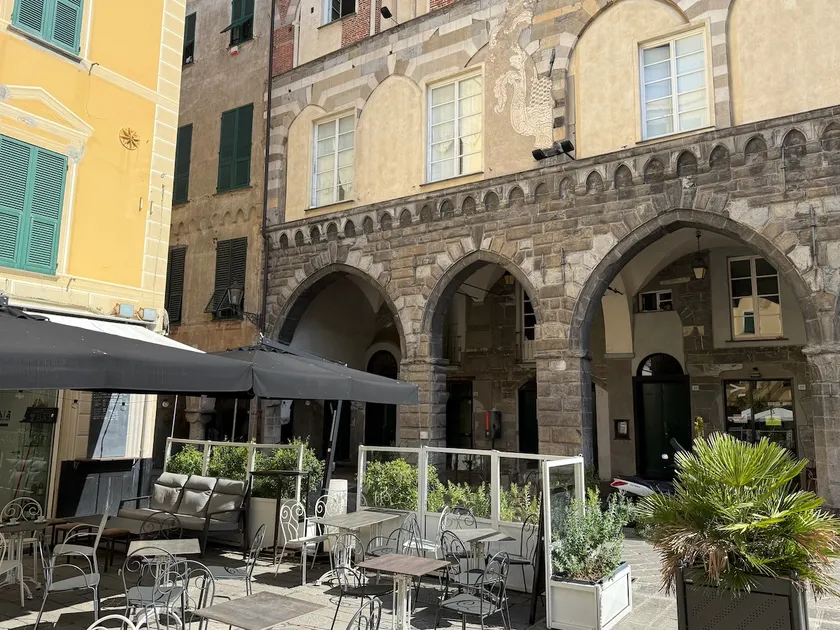 Black Chiavari Porticoes - Image 1