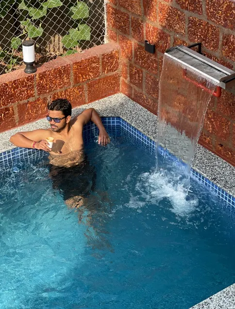 For Family - Zuluk Poolside Luxury 1 BHK Suite - Image 1