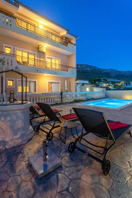 Dare - 5BR accommodation & private pool near Split - Image 1