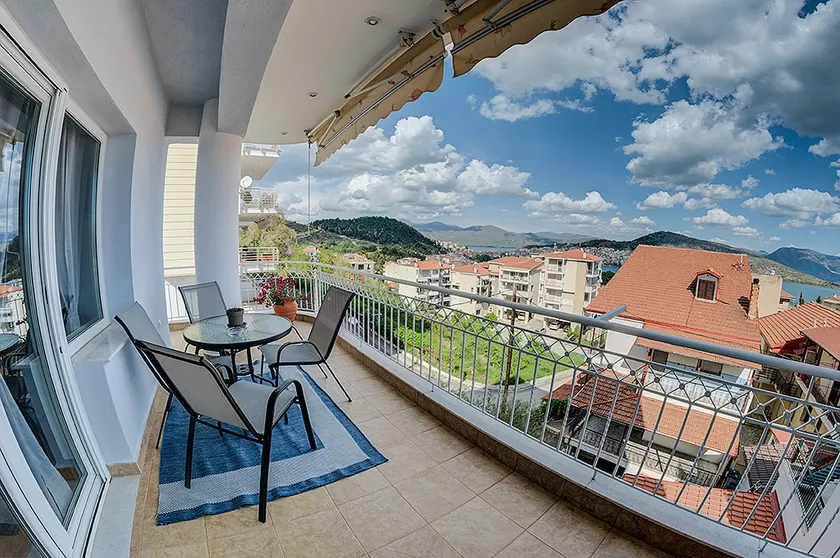 Two-bedroom apartment with a wonderful terrace - Image 1