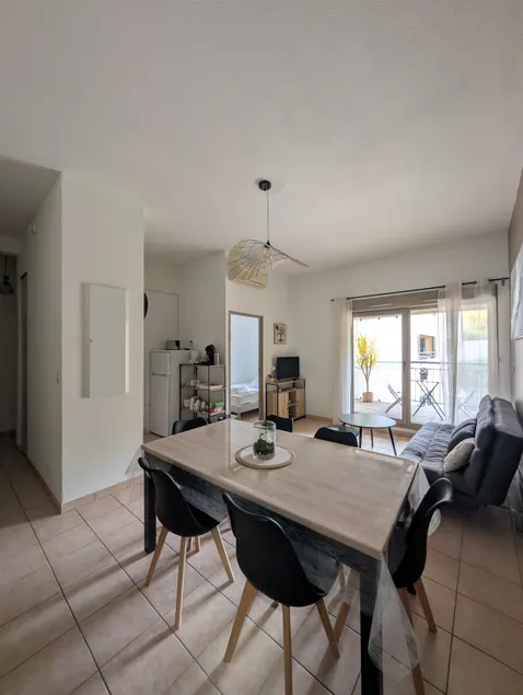 Uzès center 2 min away | swimming pool + air conditioning + parking - Image 1