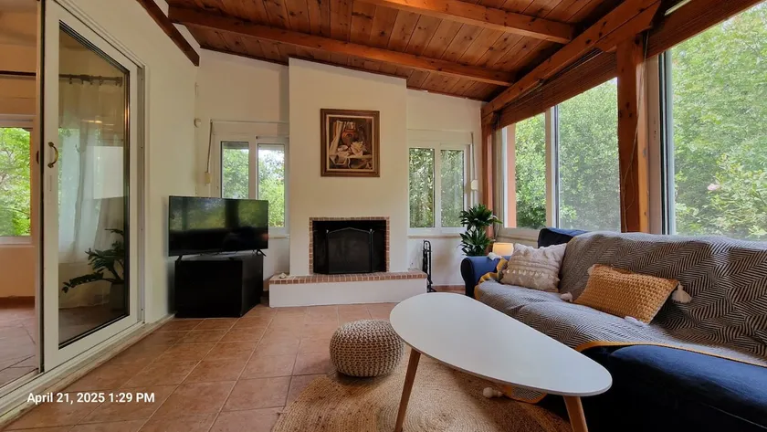 The Painter's Garden, Walk to Sea, Onsite Parking - Image 1
