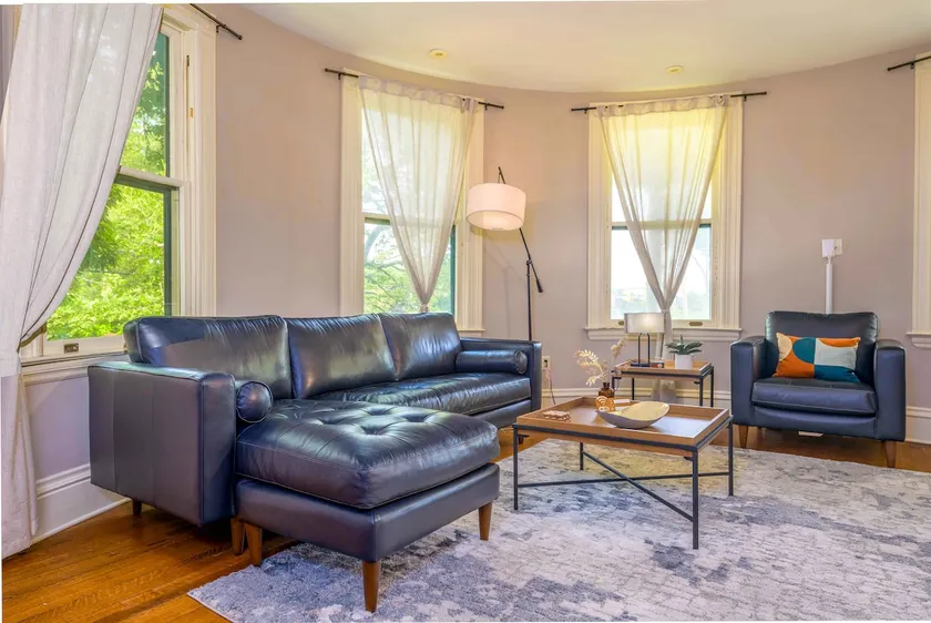 Westcott 2BD Apt in Mansion, minutes from SU & JMA Dome - Image 1