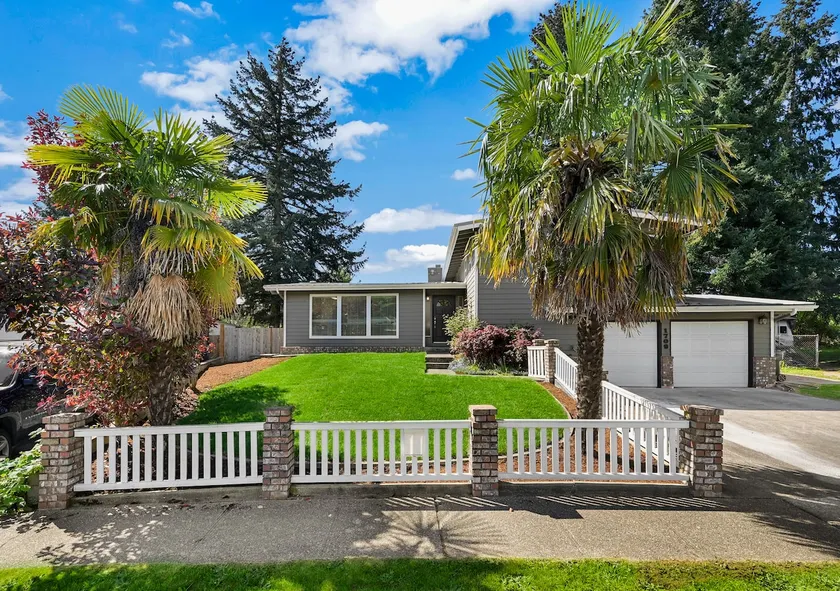 Spacious 5BR Retreat w/ Sunshine & Lush Green - Image 1