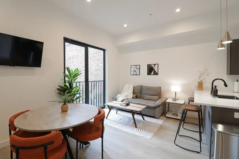 Unit 6: Studio Queen +Sofa Bed in the heart of DC - Image 1