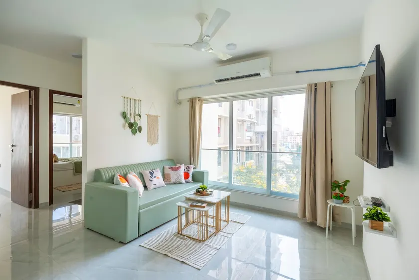 Trendy 2bhk Apartment near BKC - Image 1