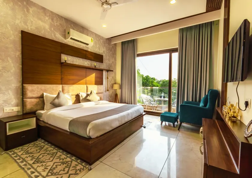 Luxury 3BHK I PetOKI AC-Kitchen-Balcony-Netflix-CarPark - Image 1